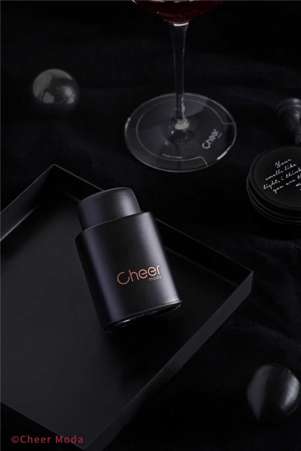 PEAK - Wine Vacuum Stopper - Black & Bronze